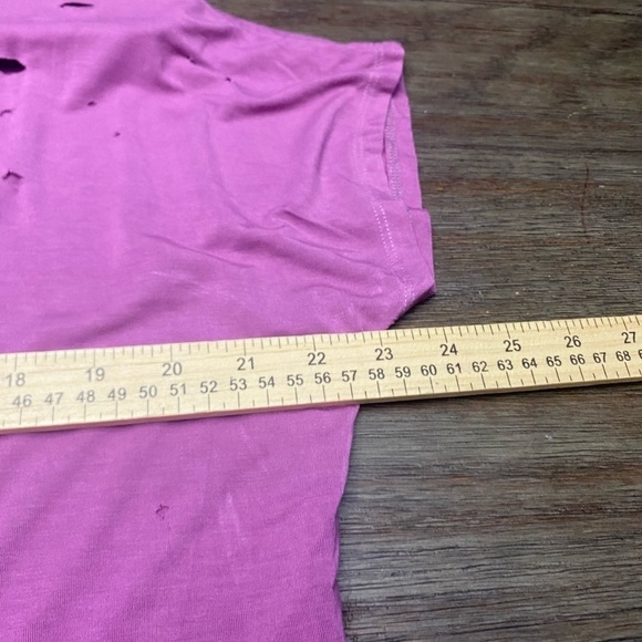 Express Distressed Holey Tee Shirt pink size M
New with tags - Picture 6 of 9